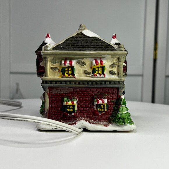 Candy Shop Wellington Square Collection Lighted Christmas Village Building 2004 - Picture 10 of 12